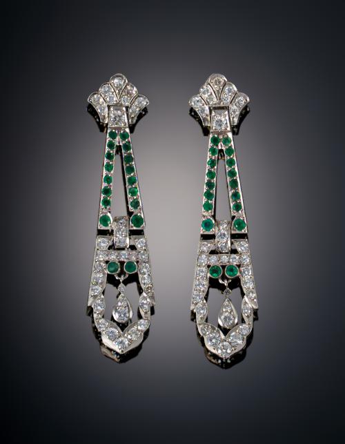 849   -  <p><span class="object_title">PENDIENTES LARGOS ESTILO ART DÉCO CON ESMERALDAS Y DIAMANTES</span></p>