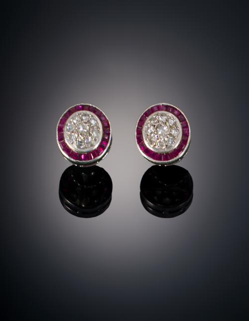 845   -  <p><span class="object_title">PENDIENTES CIRCULARES CON DIAMANTES Y RUBÍES</span></p>
