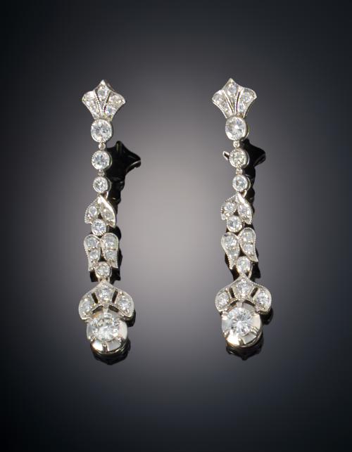 763   -  <p><span class="object_title">PENDIENTES LARGOS ESTILO ART DÉCO</span></p>