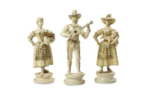 126   -  <p><span class="object_title">Lote de 3 figuras en barro policromado europeo, S. XIX.</span><br></p>