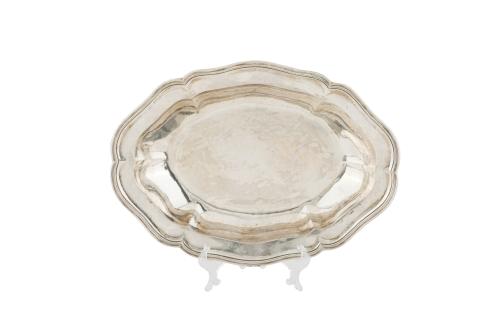 209   -  <p><span class="object_title">Bandeja oval en plata española punzonada, S. XIX. Punzones ilegibles. Modelo ingletado. </span><br></p>