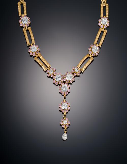 952   -  <p><span class="object_title">COLLAR FANTASIA CON MOTVOS FLORALES</span></p>
