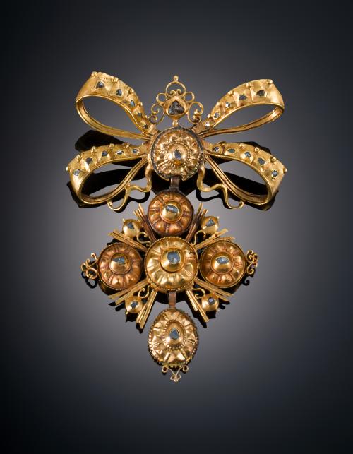686   -  <p><span class="object_title">LAZADA S. XVIII CON DIAMANTES</span></p>