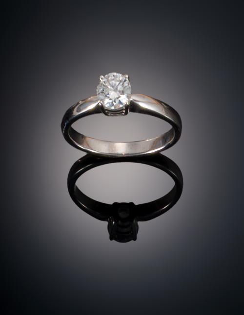 SOLITARIO CON DIAMANTE TALLA BRILLANTE 