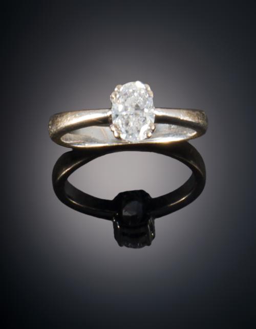 769   -  <p><span class="object_title">SOLITARIO CON DIAMANTE TALLA OVAL </span></p>