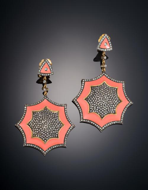 750   -  <p><span class="object_title">PENDIENTES LARGOS CON FORMA ESTRELLADA CON DIAMANTES </span></p>