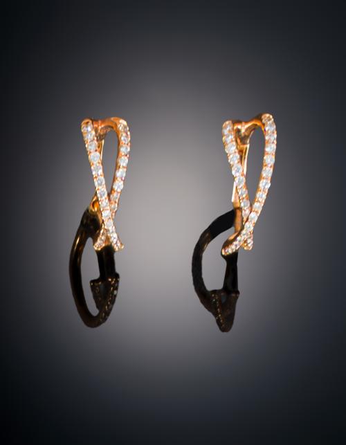 701   -  <p><span class="object_title">PENDIENTES CON FORMA ENTRELAZADA CON DIAMANTES </span></p>