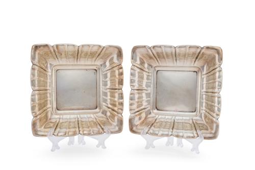 406   -  <p><span class="object_title">Pareja de paneras en plata de ley 916.</span><br></p>