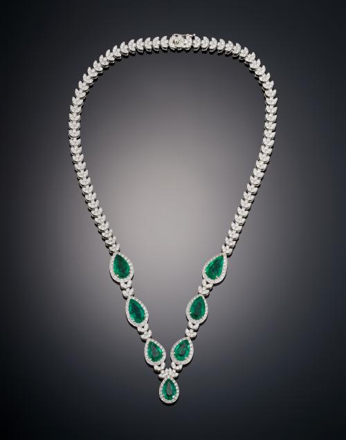 800   -  <p><span class="object_title">IMPORTANTE COLLAR DE  ESMERALDAS Y DIAMANTES </span></p>