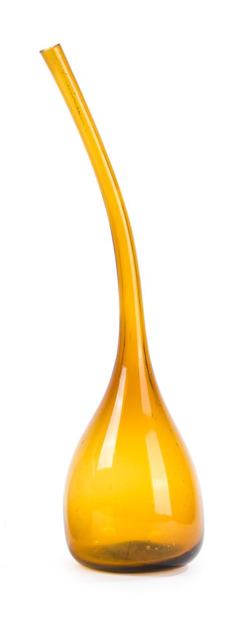 475   -  <p><span class="object_title">GORDIOLA (Mallorca 1719-Actualidad)<br/>Jarrón de original boca alta en vidrio soplado en color ámbar.</span><br></p>