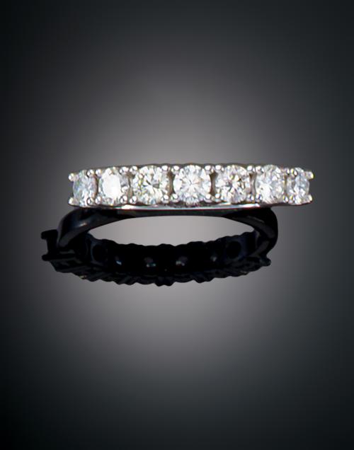 1098   -  <p><span class="object_title">SORTIJA CON DIAMANTES </span></p>