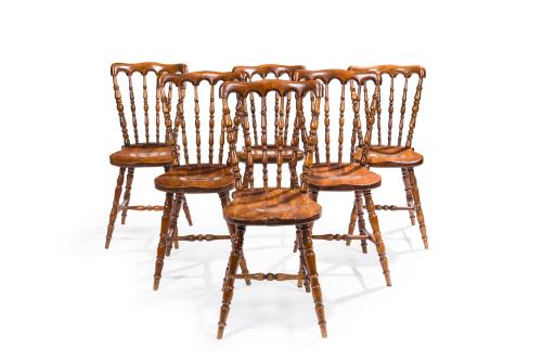 371 - <p><span class="object_title">Juego de 6 sillas en madera de raíz, Alemania, S. XIX. Respaldo abalaustrado, sobre patas torneadas unidas por chambra. </span><br></p>