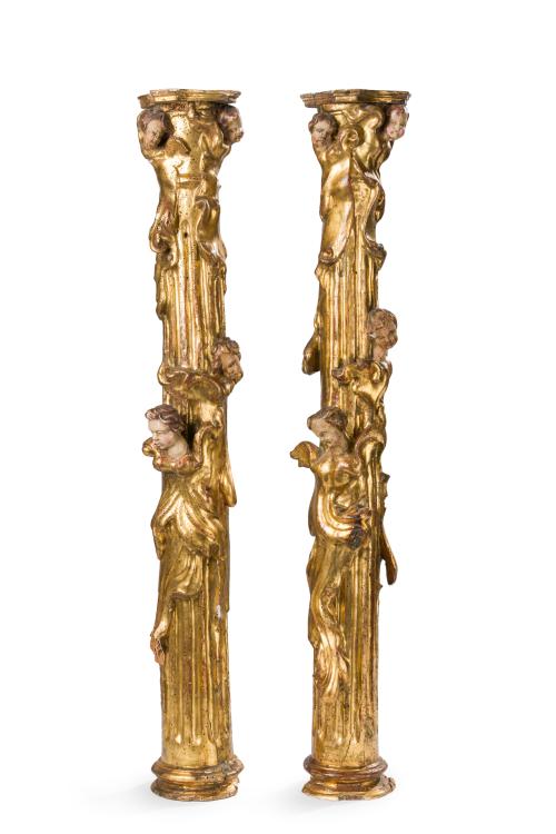107 - <p><span class="object_title">Pareja de columnas en madera tallada, dorada y pintada con decoración de cabezas de angelotes entre motivos vegetales relevados, principios S. XVIII. </span><br></p>