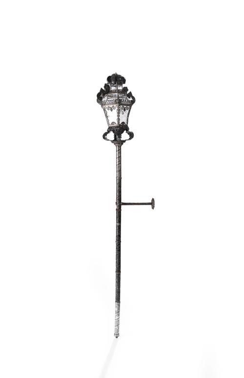 195   -  <p><span class="object_title">Farol procesional andaluz en plata del siglo XIX. </span><br></p>