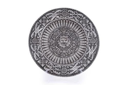286   -  <p><span class="object_title">Decorativo plato florentino en plata de ley 916. C.1900.</span><br></p>