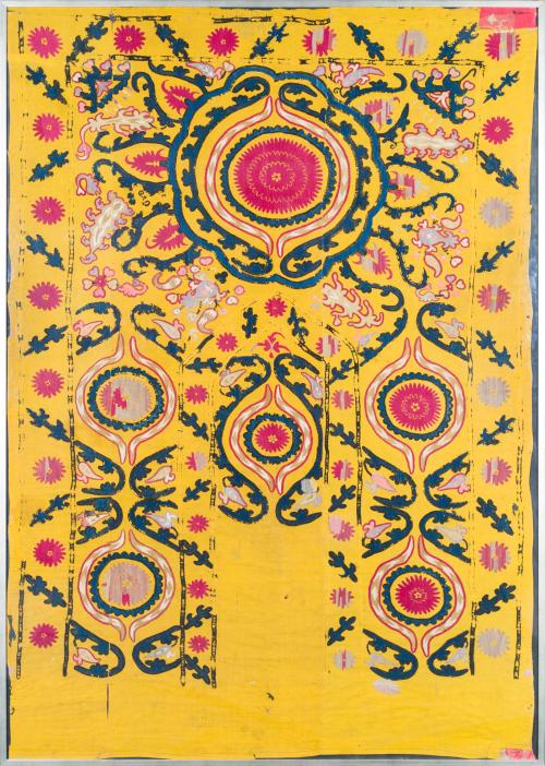 <p><span class="object_title">Suzani antiguo con bordado multicolor sobre lino. Asia. C. 1900.</span><br></p>