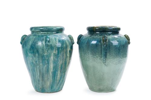 6   -  <p><span class="object_title">Pareja de tinajas en cerámica vidriada en verde jaspeado.<br/></span><br></p>