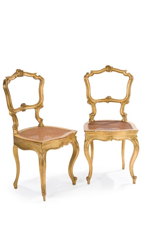 310   -  <p><span class="object_title">Pareja de sillas de estilo Luis XV, Francia, S. XIX.</span><br></p>