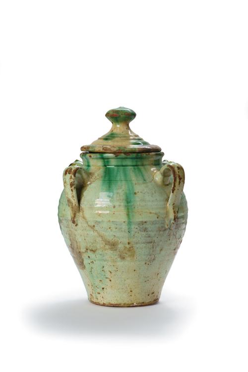 183   -  <p><span class="object_title">Orza con tapadera en cermámica decorada en vidrio chorreado en verde. Níjar, S. XIX.<br/>Altura: 33 cm.</span><br></p>