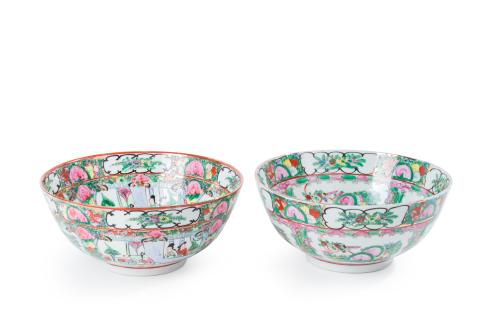 41 - <p><span class="object_title">Juego de dos cuencos en porcelana china, Familia Rosa, Dinastía Qing, C. 1900.</span><br></p>