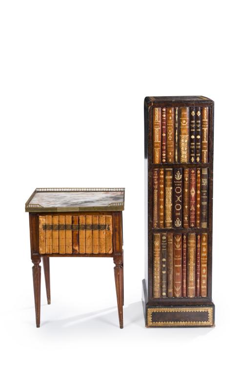 Lote formado por peana y mesita auxiliar con frente simulan