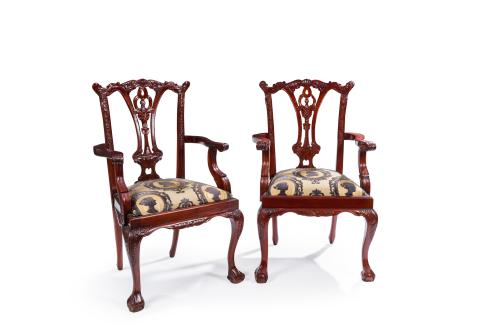 18   -  <p><span class="object_title">Pareja de butacas estilo Chippendale, S. XX.<br/></span><br></p>