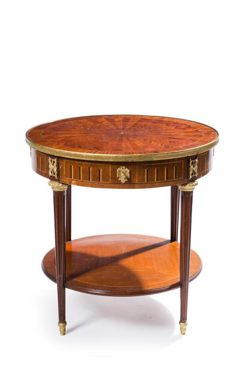 143   -  <p><span class="object_title">Mesa auxiliar estilo Luis XVI</span><br></p>