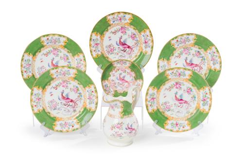 257   -  <p><span class="object_title">Juego en loza inglesa de Mintons, 1ª mitad S. XX.<br/>Formado por 5 platos de merienda, plato de café y lechera.</span><br></p>