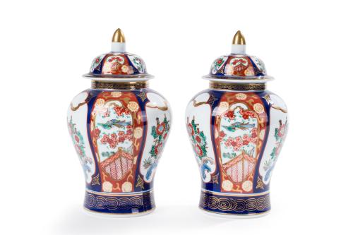 57   -  <p><span class="object_title">Pareja de pequeños tibores en porcelana de estilo Imari. </span><br></p>
