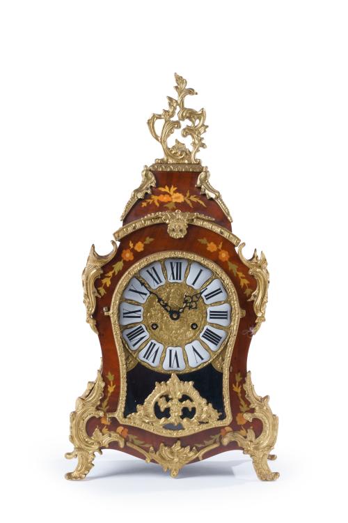 195   -  <p><span class="object_title">Reloj de sobremesa estilo Luis XV</span><br></p>