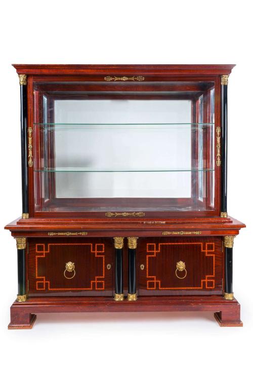190   -  <p><span class="object_title">Mueble vitrina expositor de estilo Imperio, S. XX.</span><br></p>