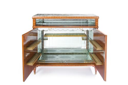 HERRAIZ Mueble bar de estilo neoclásico.