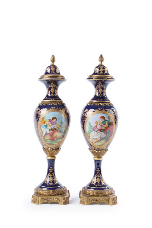 344   -  <p><span class="object_title">Pareja de jarrones estilo Sèvres.</span><br></p>