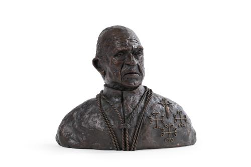 368 - <p><span class="object_title">R. RIBAS NARVAEZ <br/>"Don Juan III como maestro de las cuatro ordenes militares españolas"<br/>Busto en bronce pavonado. Firmado y fechado en 1994.</span><br></p>