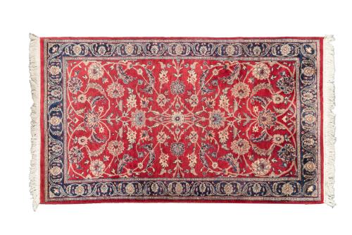 150   -  <p><span class="object_title">Alfombra persa en lana con decoración de motivos vegetales estilizados sobre campo granate. </span><br></p>
