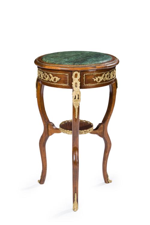 285 - <p><span class="object_title">Mesita-peana de estilo neoclásico en madera tallada, con doble altura. <br/></span><br></p>
