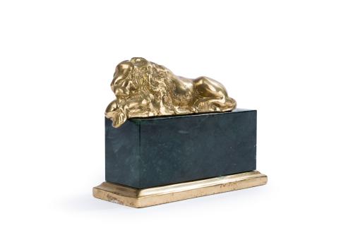Apoyalibros en bronce dorado y símil mármol con remate de l