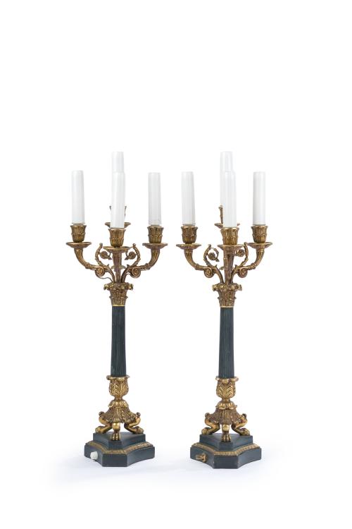 289 - <p><span class="object_title">Pareja de candelabros estilo Napoleón III en bronce dorado y pavonado. </span><br></p>