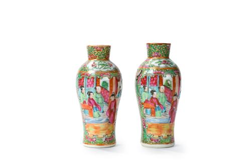 Pareja de pequeños jarrones en porcelana china de Cantón, p