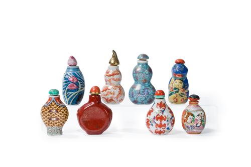 33   -  <p><span class="object_title">Lote formado por 8 perfumeros en porcelana oriental esmaltada y vidriada de variados modelos y colores. </span><br></p>