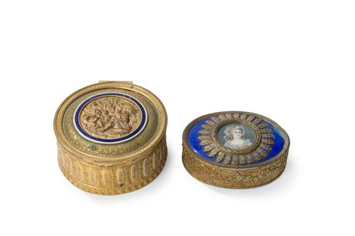 1203   -  <p><span class="object_title">Lote de dos cajitas joyero con monturas en dorado y esmalte.<br/>Una con escena repujada de batalla y la otra con retrato de dama en medallón </span><br></p>
