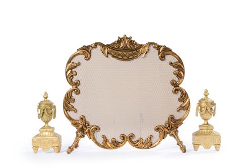 Lote de chimenea formado por: paravant en bronce dorado con