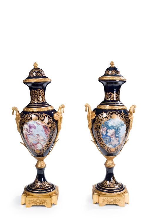 251   -  <p><span class="object_title">Pareja de grandes jarrones con tapa tipo Sèvres, S. XX. </span><br></p>