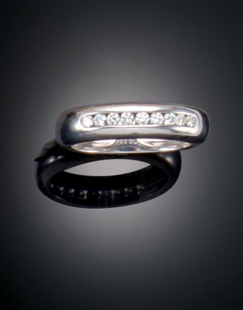 1112   -  <p><span class="object_title">ALIANZA CON DIAMANTES</span></p>