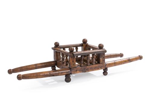 420 - <p><span class="object_title">Andas procesional en madera de noga tallada y torneada, S .XVIII. </span><br></p>