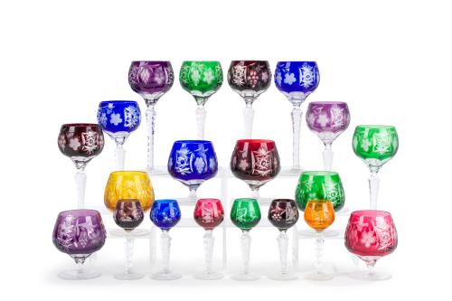 314   -  <p><span class="object_title">Cristalería de Bohemia. En cristal multicolor moldeado y tallado a rueda. </span><br></p>
