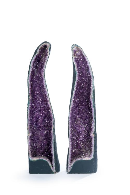 580   -  <p><span class="object_title">Gran pareja de decorativas geodas de amatistas naturales. </span><br></p>