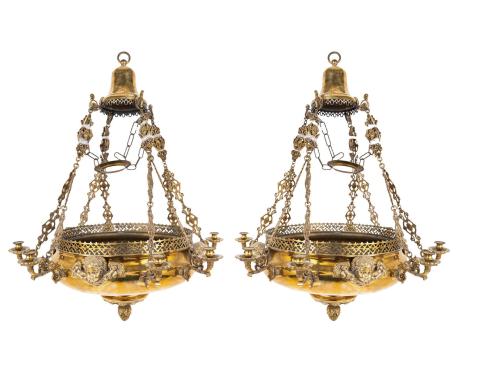 188   -  <p><span class="object_title">Pareja de lámparas de techo votivas de 8 luces en bronce y latón dorado, España, S. XIX. </span><br></p>