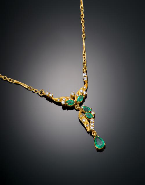 COLLAR CON ESMERALDAS Y DIAMANTES 
