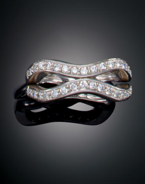 1084   -  <p><span class="object_title">ANILLO DE DISEÑO ONDULADO </span></p>
